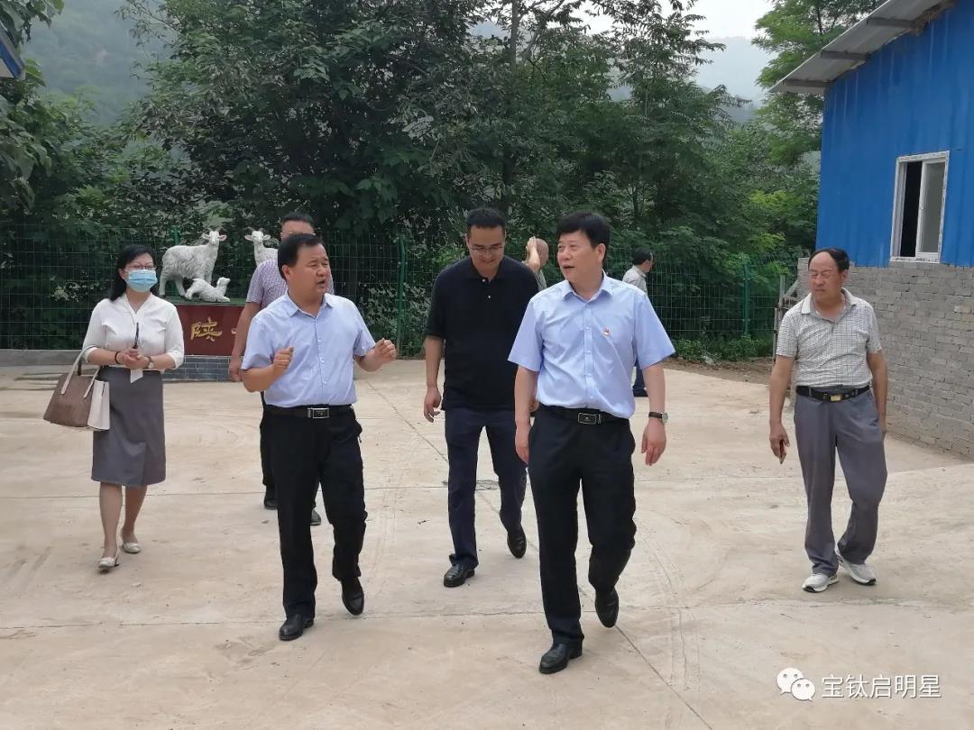 王文生走訪慰問結(jié)對(duì)幫扶貧困戶