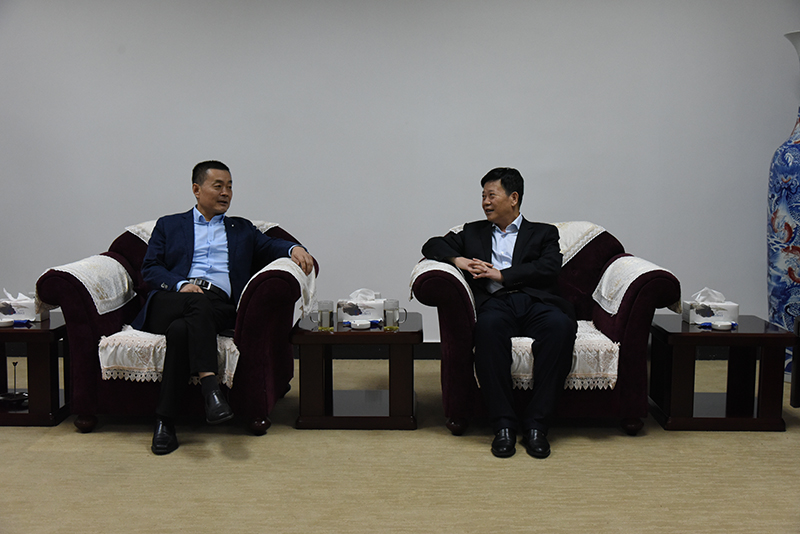 渭濱區(qū)委書記張德科來公司慰問